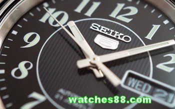 SEIKO 5 Classic Automatic SNKL93K1